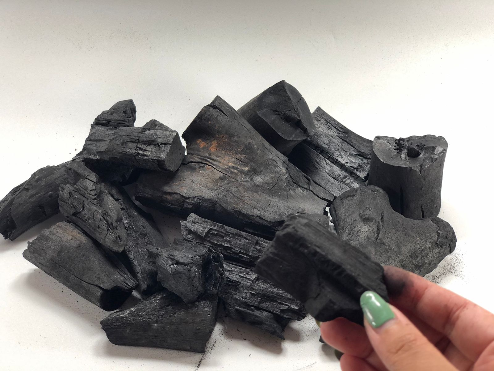 فحم جوز الهند للحفلات والشواء استمتع بشواء نظيف وسهل مع العائلة والأصدقاء