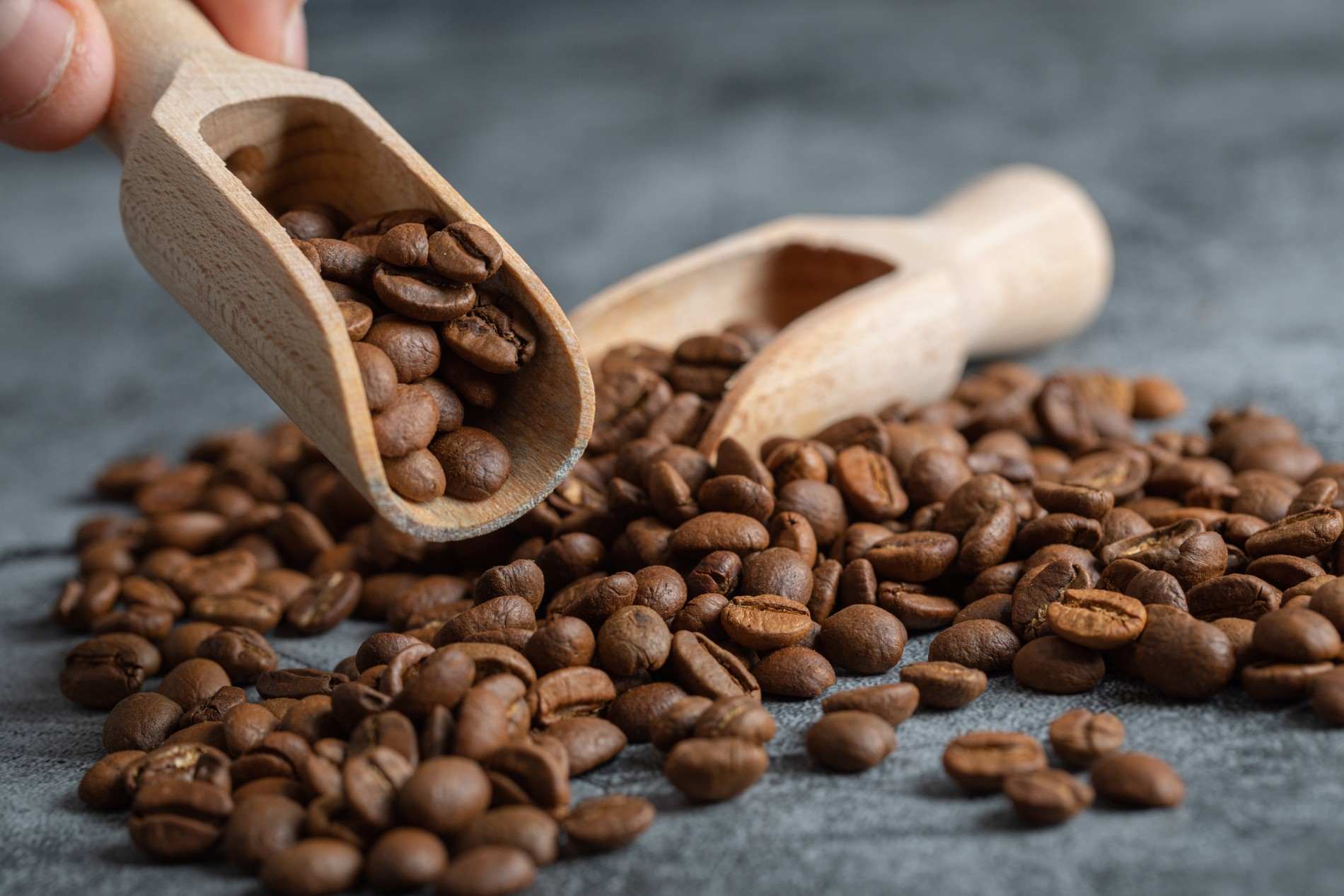 Cara Memisahkan Biji Kopi dari Kulitnya dengan Tepat